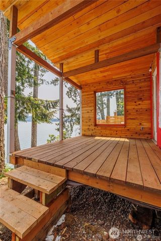 40 N Triton Head Drive, Lilliwaup, WA 98555