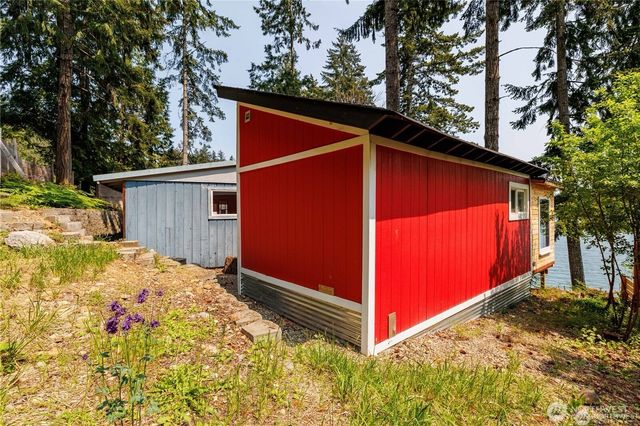 40 N Triton Head Drive, Lilliwaup, WA 98555