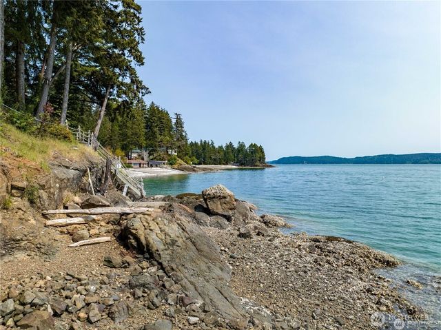 40 N Triton Head Drive, Lilliwaup, WA 98555