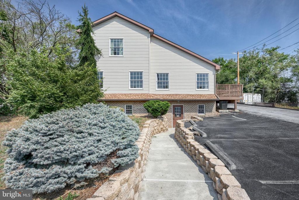 305 W SHADY LN, Enola, PA 17025