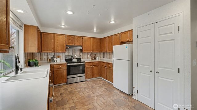 15016 SE 184th St, Renton, WA 98058