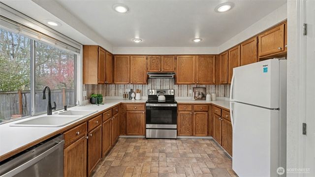 15016 SE 184th St, Renton, WA 98058