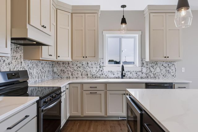 491 Elbert Drive, Hudson, WI 54016