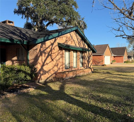 1206 Kent Street, Sweeny, TX 77480