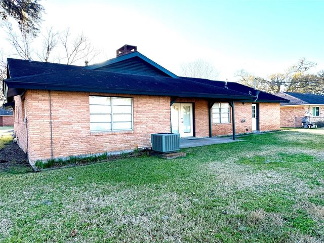 1206 Kent Street, Sweeny, TX 77480
