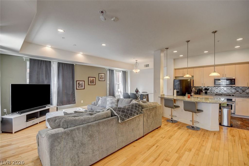 38 East Serene Avenue 306, Las Vegas, NV 89123 — photo 3