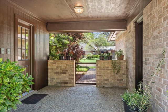 518 Magic Oaks Drive, Spring, TX 77388