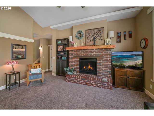 2015 LANDAGGARD Dr, Salem, OR 97304