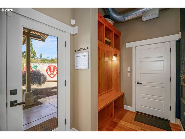 2015 LANDAGGARD Dr, Salem, OR 97304