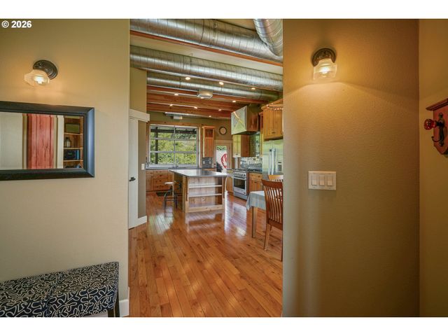 2015 LANDAGGARD Dr, Salem, OR 97304
