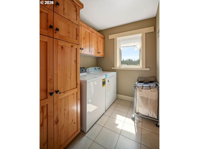 2015 LANDAGGARD Dr, Salem, OR 97304