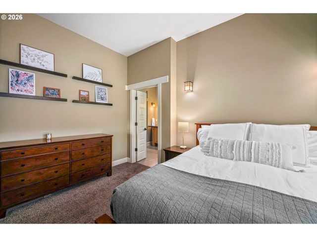 2015 LANDAGGARD Dr, Salem, OR 97304