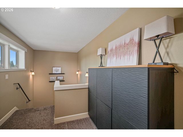 2015 LANDAGGARD Dr, Salem, OR 97304