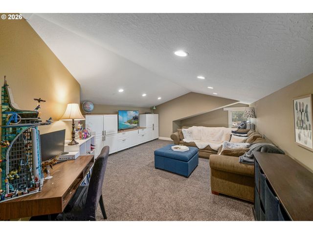 2015 LANDAGGARD Dr, Salem, OR 97304