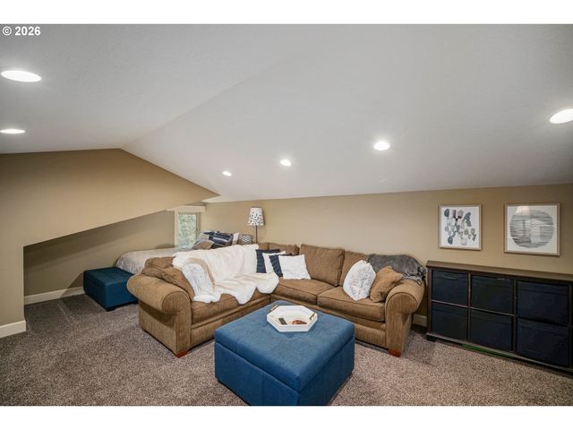 2015 LANDAGGARD Dr, Salem, OR 97304