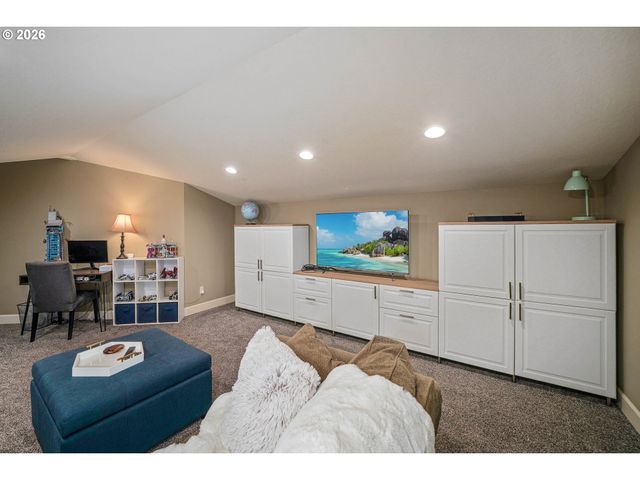 2015 LANDAGGARD Dr, Salem, OR 97304