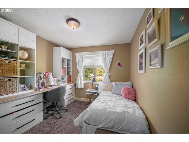 2015 LANDAGGARD Dr, Salem, OR 97304