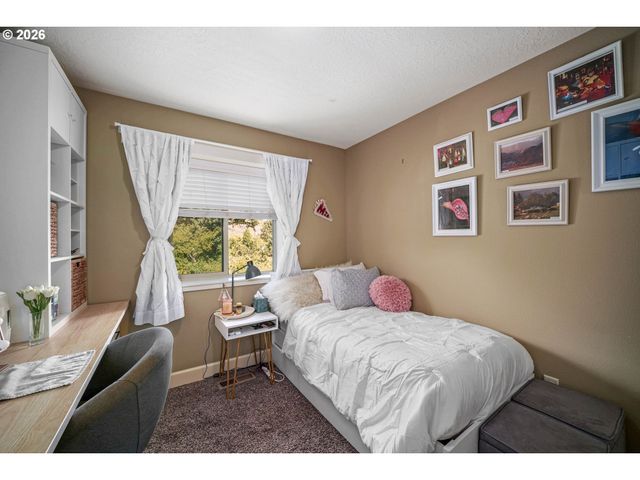 2015 LANDAGGARD Dr, Salem, OR 97304