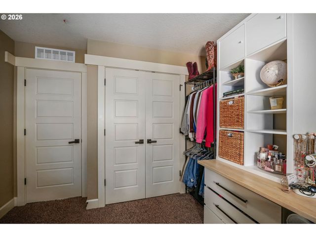 2015 LANDAGGARD Dr, Salem, OR 97304