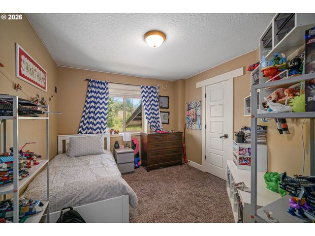2015 LANDAGGARD Dr, Salem, OR 97304