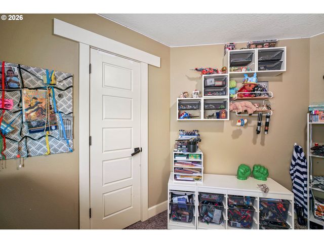 2015 LANDAGGARD Dr, Salem, OR 97304