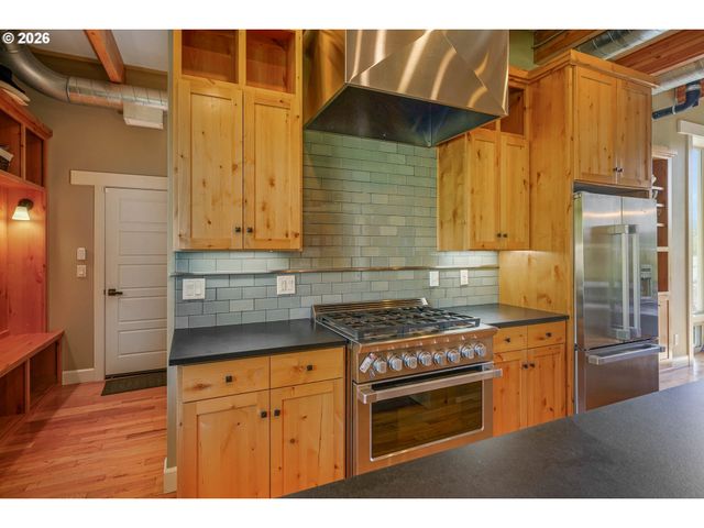 2015 LANDAGGARD Dr, Salem, OR 97304