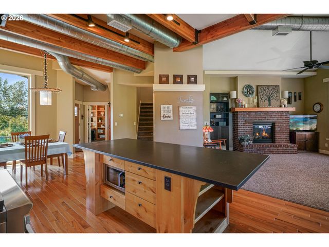 2015 LANDAGGARD Dr, Salem, OR 97304
