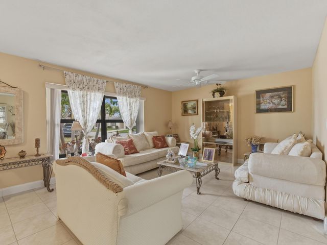 6345 Tall Cypress Circle, Greenacres, FL 33463