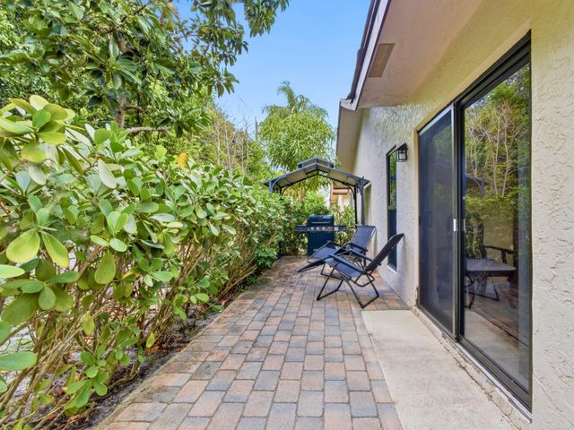 6345 Tall Cypress Circle, Greenacres, FL 33463