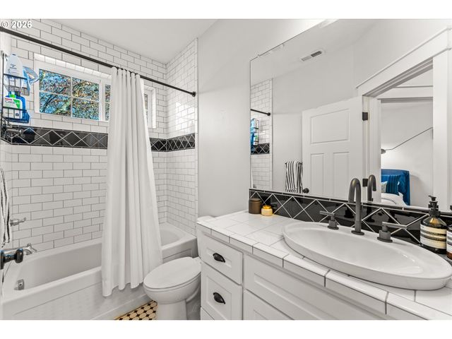 3969 N OVERLOOK Blvd B, Portland, OR 97227