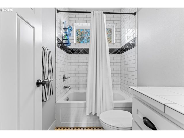 3969 N OVERLOOK Blvd B, Portland, OR 97227