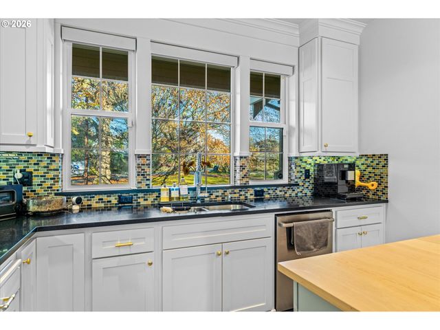 3969 N OVERLOOK Blvd B, Portland, OR 97227