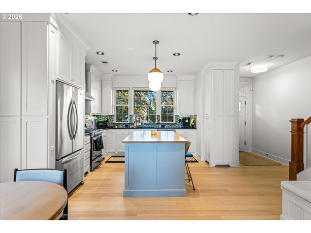 3969 N OVERLOOK Blvd B, Portland, OR 97227