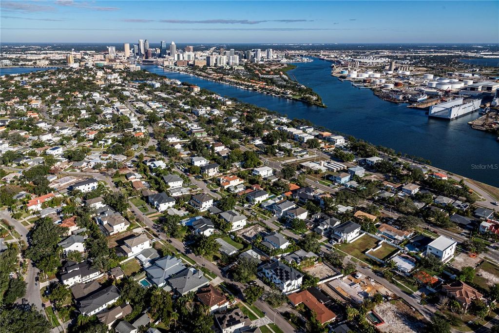 Image 11 of property listing at 622 DANUBE AVENUE, Tampa, FL 33606