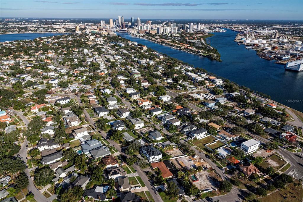 Image 12 of property listing at 622 DANUBE AVENUE, Tampa, FL 33606