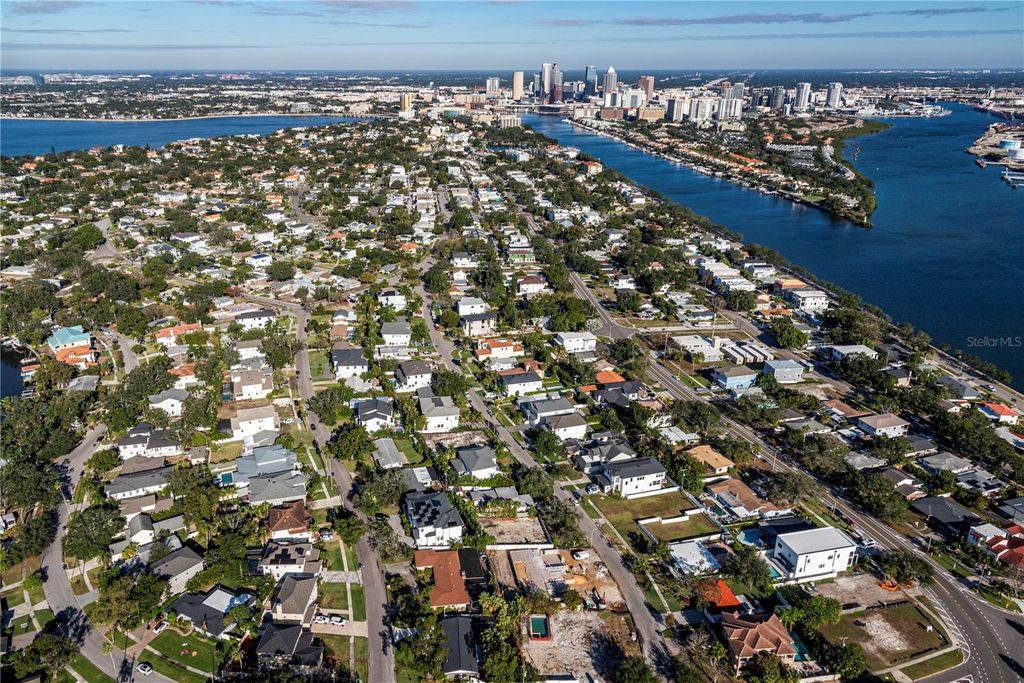 Image 13 of property listing at 622 DANUBE AVENUE, Tampa, FL 33606