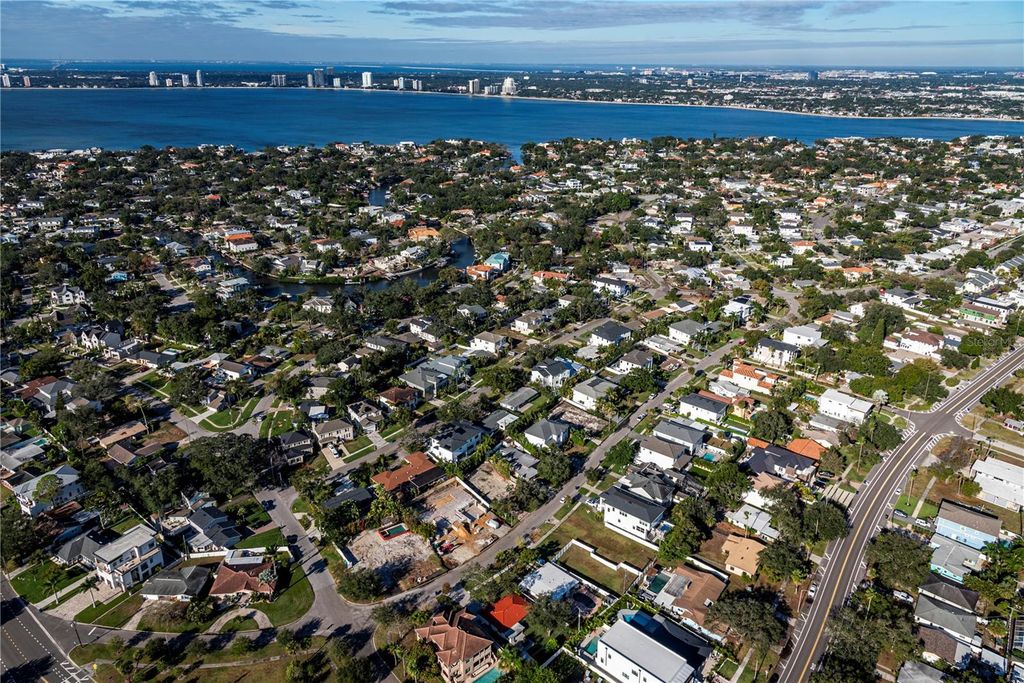 Image 14 of property listing at 622 DANUBE AVENUE, Tampa, FL 33606