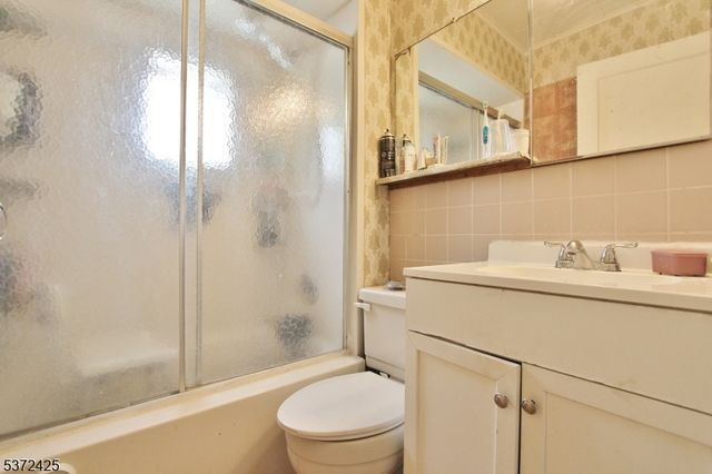 8610 Columbia Ave, North Bergen Twp., NJ 07047