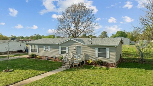 2304 John Montgomery Circle, Pea Ridge, AR 72751
