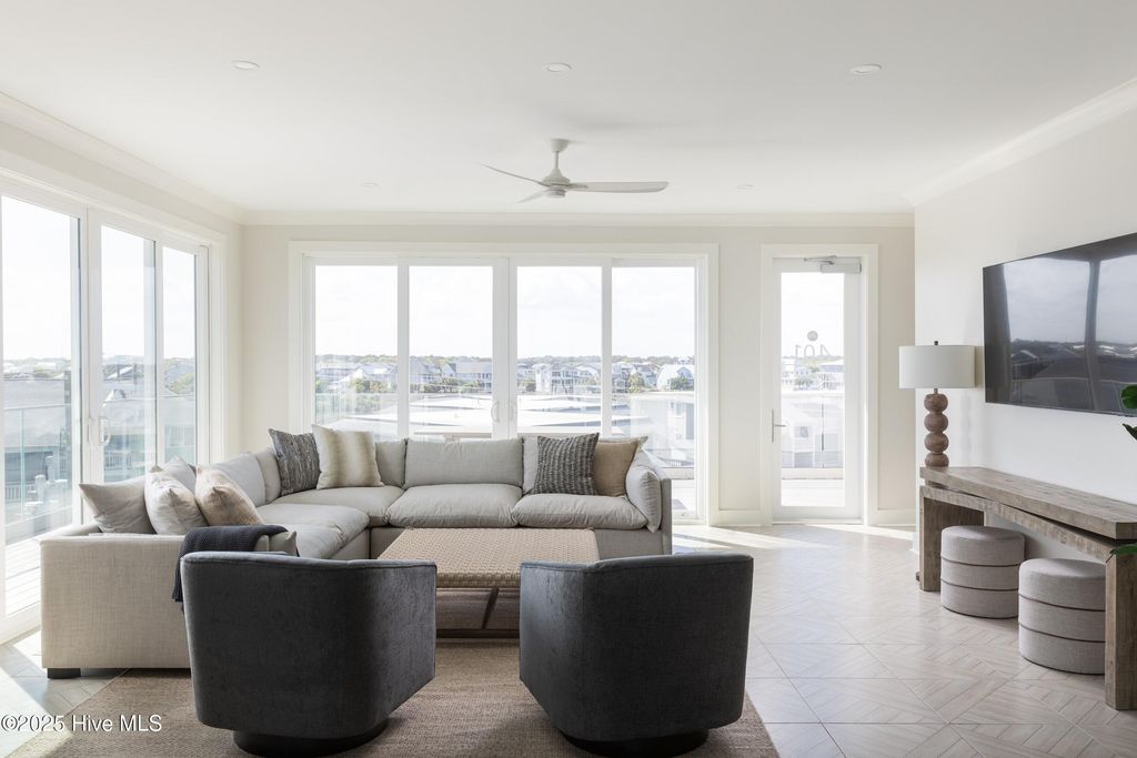 Image 17 of property listing at 1800 Canal Drive 401, Carolina Beach, NC 28428