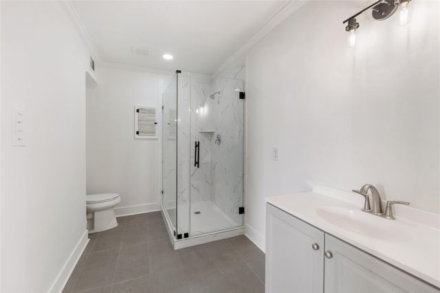 5 Tiki Circle, Tiki Island, TX 77554