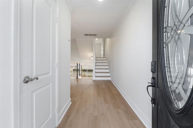 5 Tiki Circle, Tiki Island, TX 77554