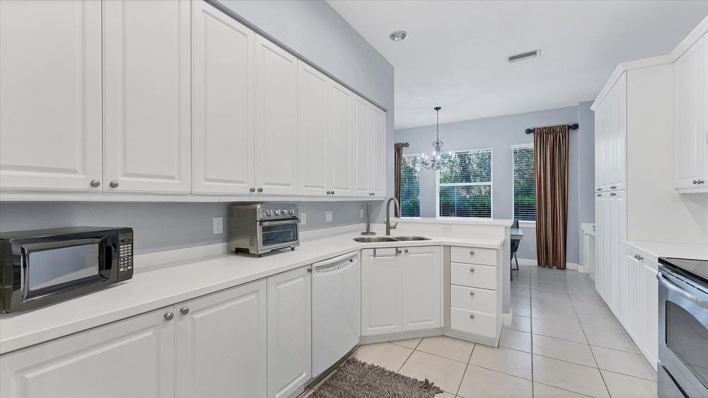 Image 11 of property listing at 5523 46TH COURT W NA, Bradenton, FL 34210