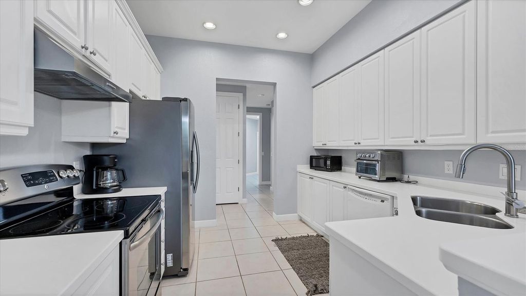 Image 10 of property listing at 5523 46TH COURT W NA, Bradenton, FL 34210