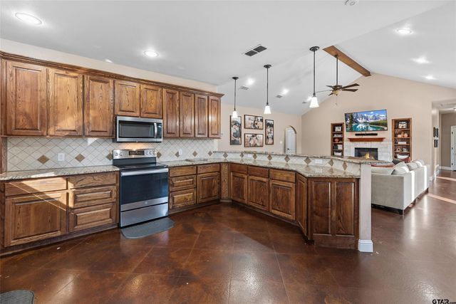 205 Vz County Road 4807, Ben Wheeler, TX 75754