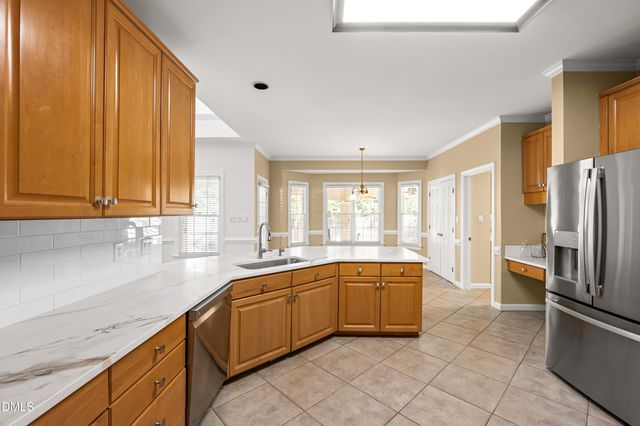 805 Cricketfield Lane, Cary, NC 27518