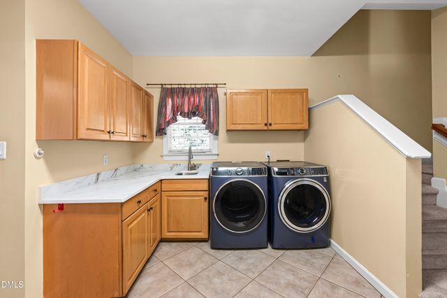 805 Cricketfield Lane, Cary, NC 27518