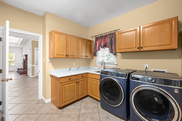 805 Cricketfield Lane, Cary, NC 27518