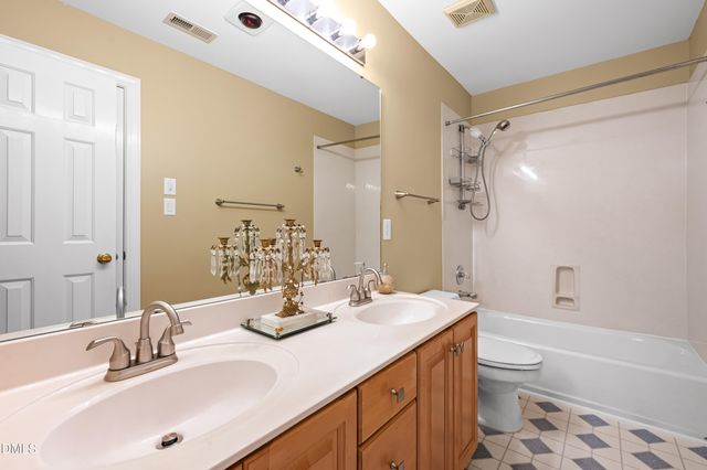 805 Cricketfield Lane, Cary, NC 27518