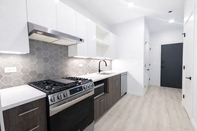 948 W Sunnyside Avenue 306, Chicago, IL 60640